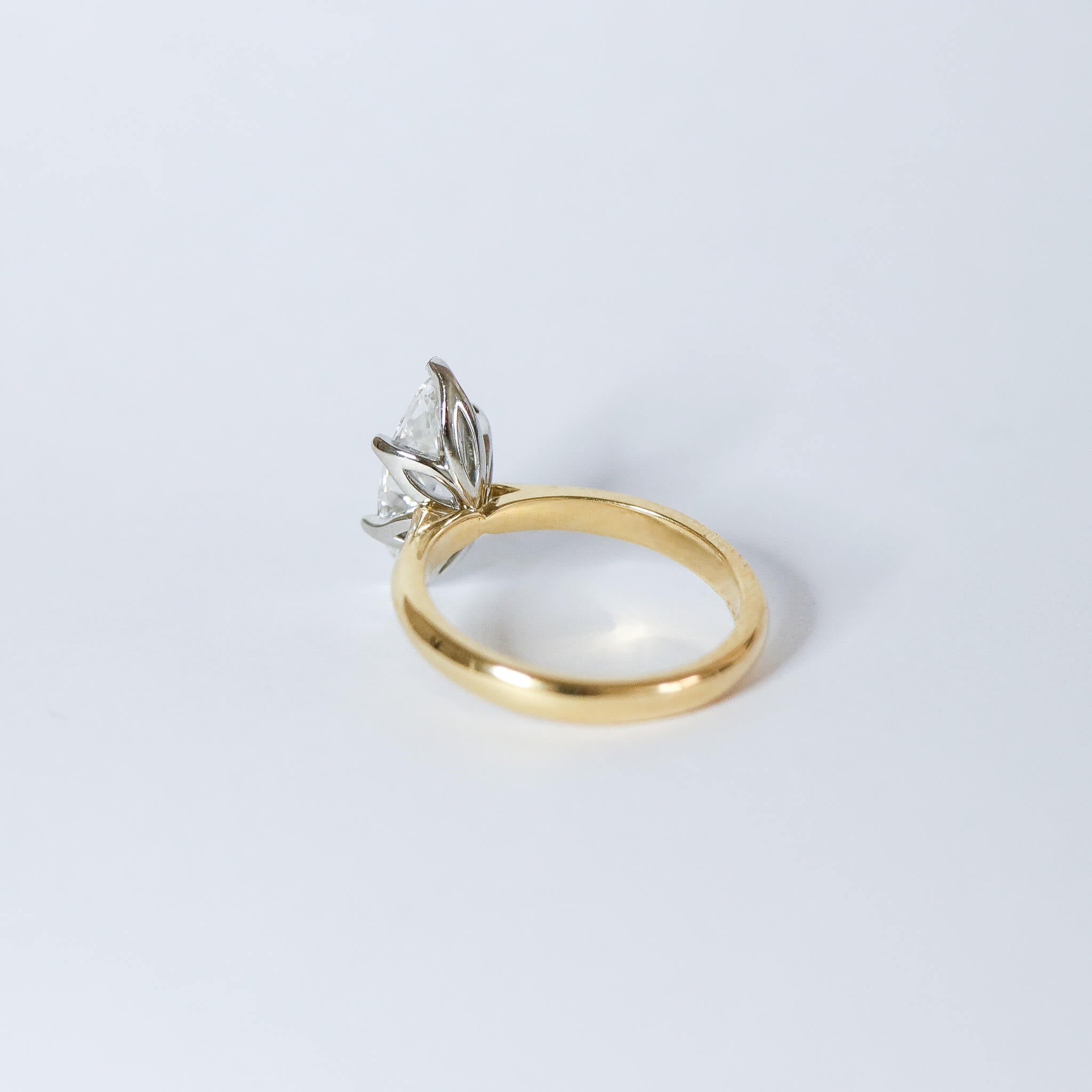 Marquise Fleur solitaire, gallery view