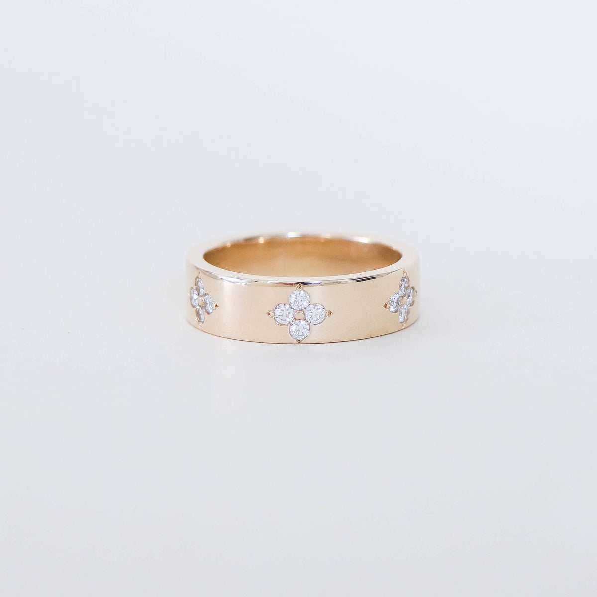 Clover cuff ring