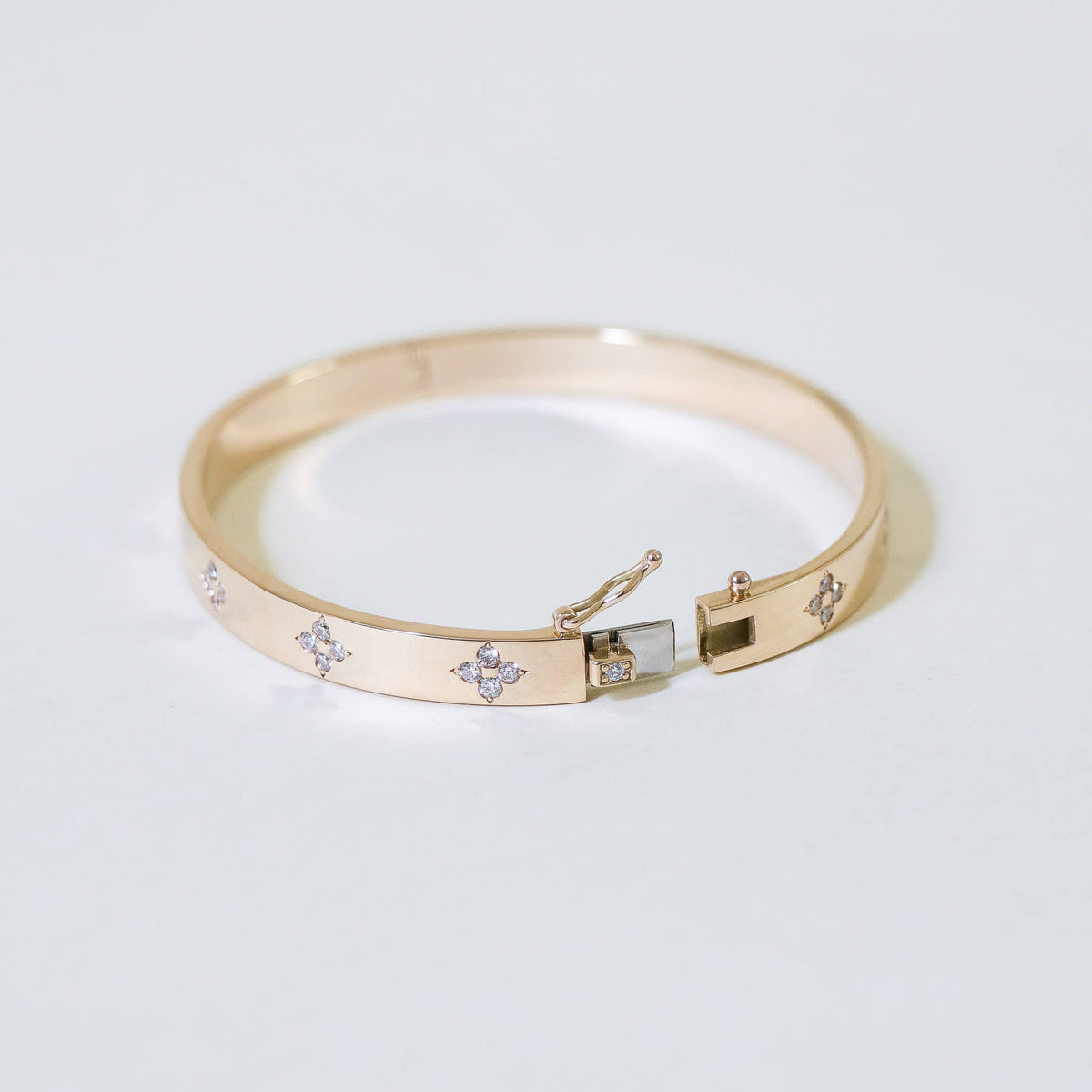 Clover bracelet clasp