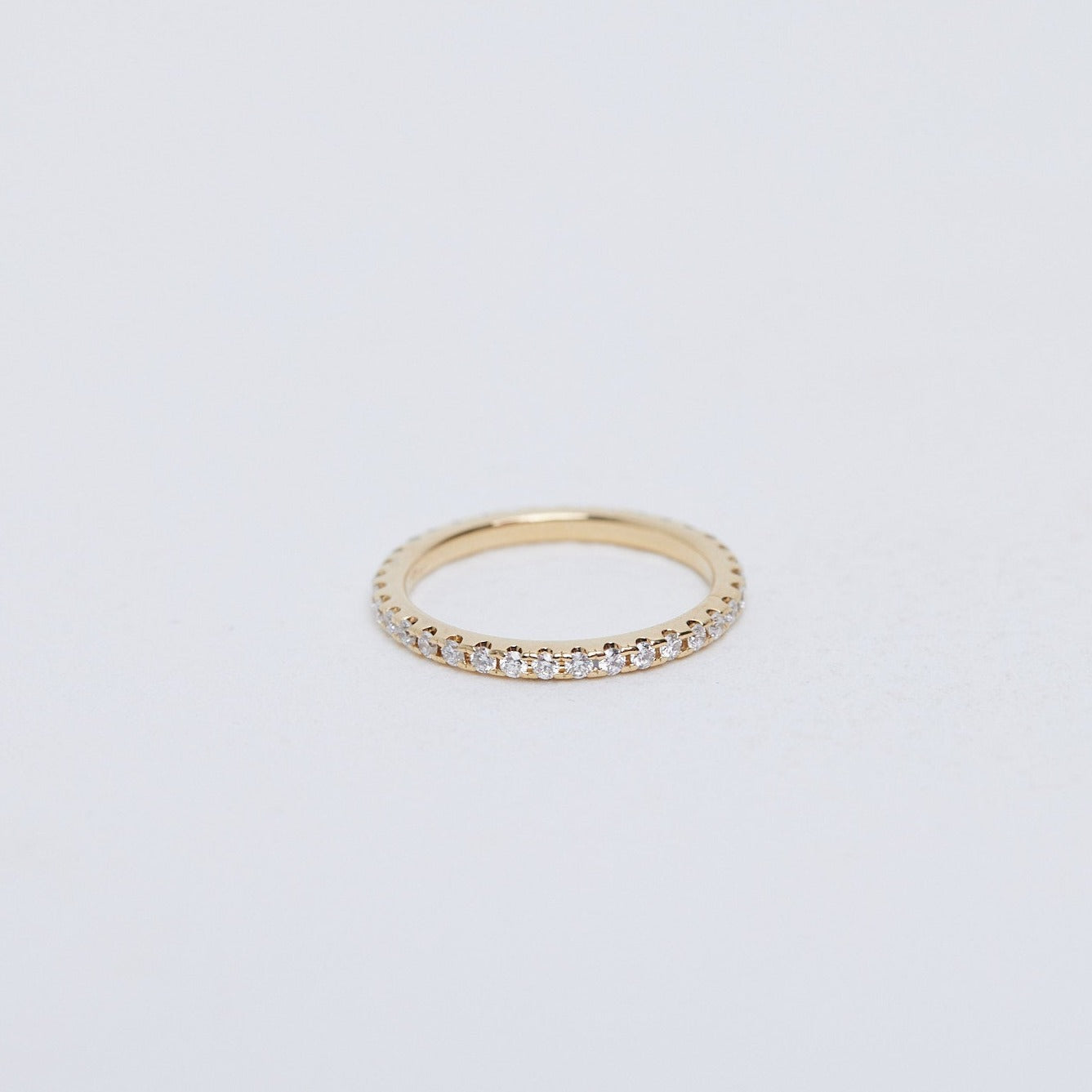 Fine diamond split claw ring 18ct yellow gold